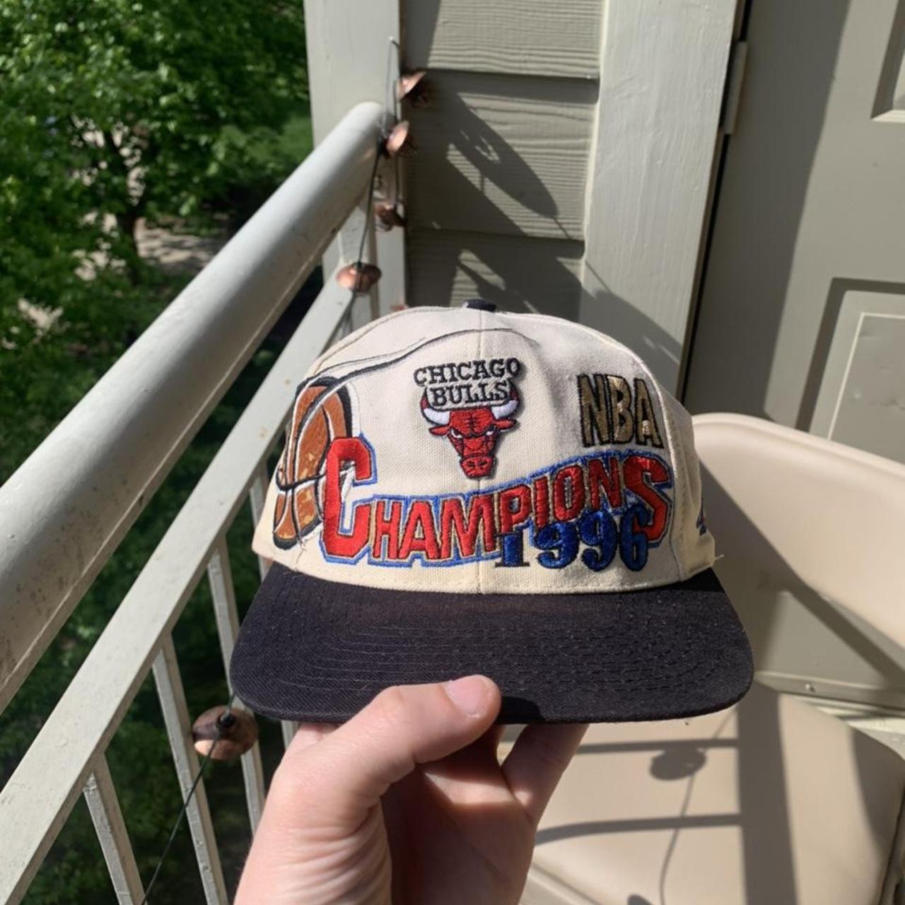 Vintage 90s logo athletic Chicago Bulls