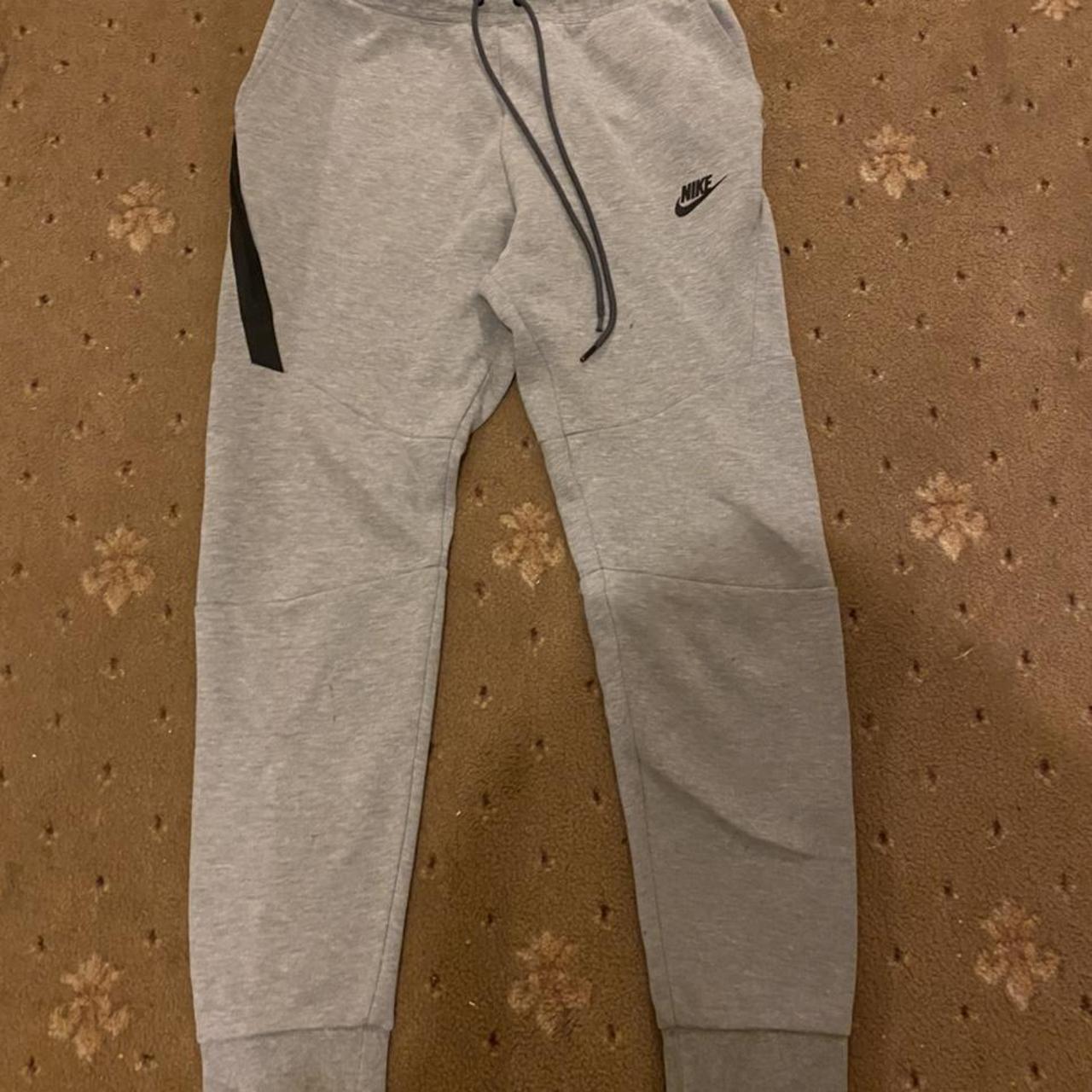 nike tech fleece joggers medium