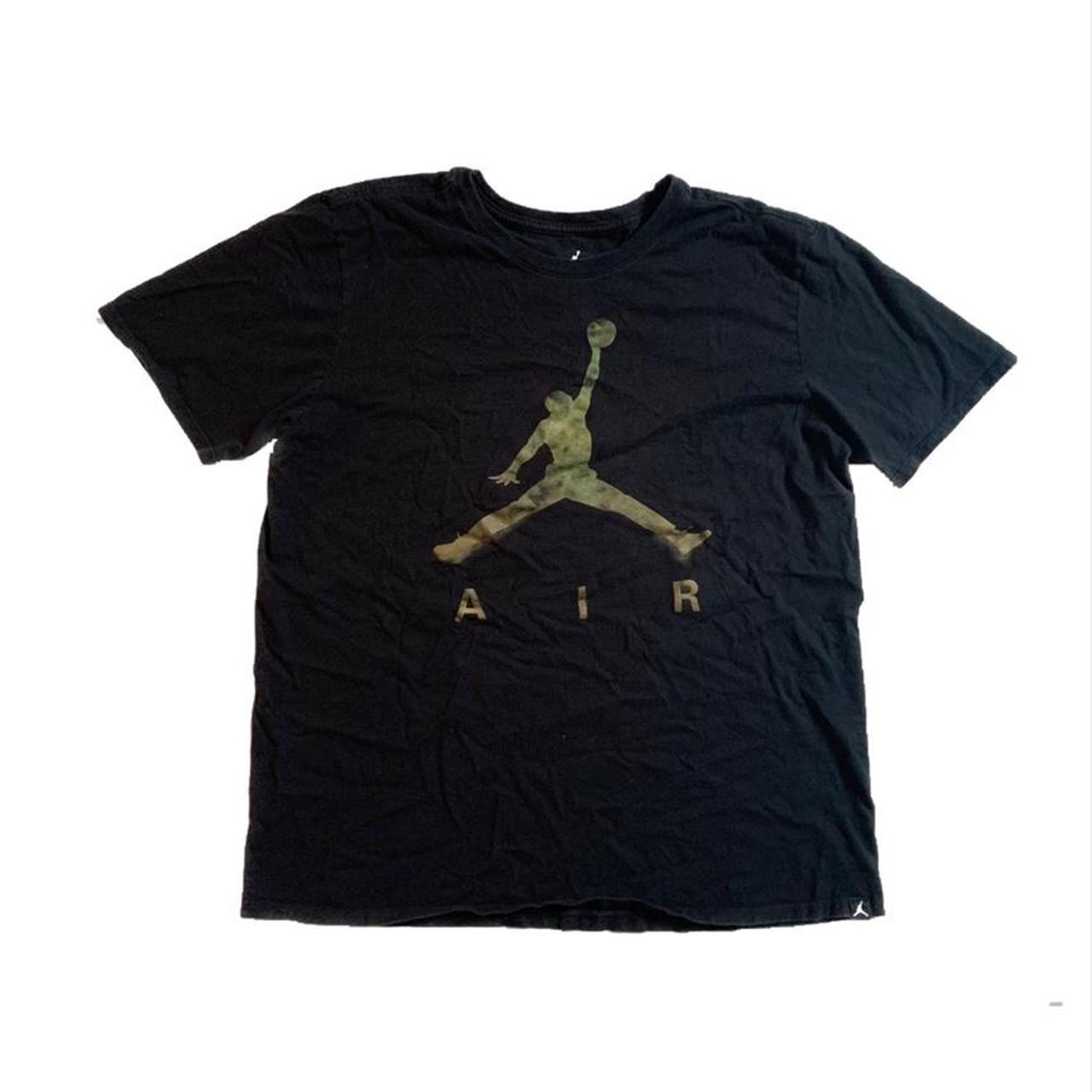 Nike Men's Black and Green T-shirt | Depop