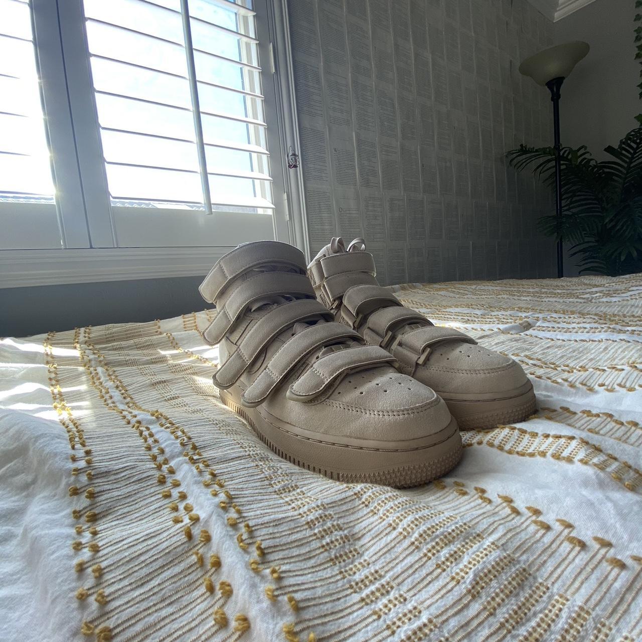 billie eilish wearing air force 1