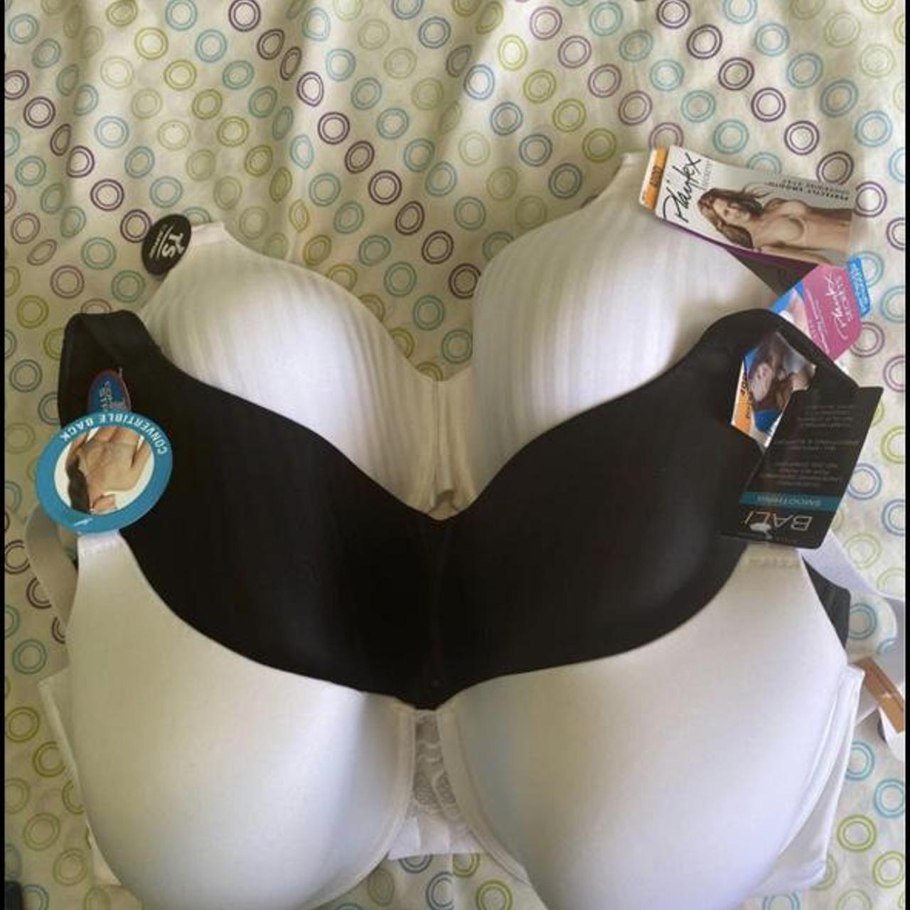 3 size 40DD bras. Took a chance buying from a store - Depop