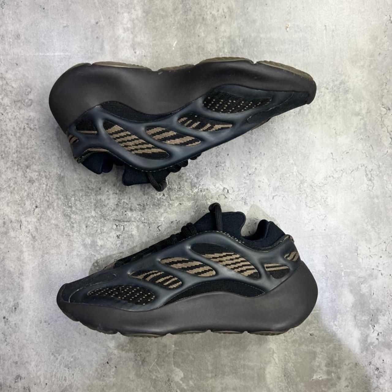 depop yeezy 700