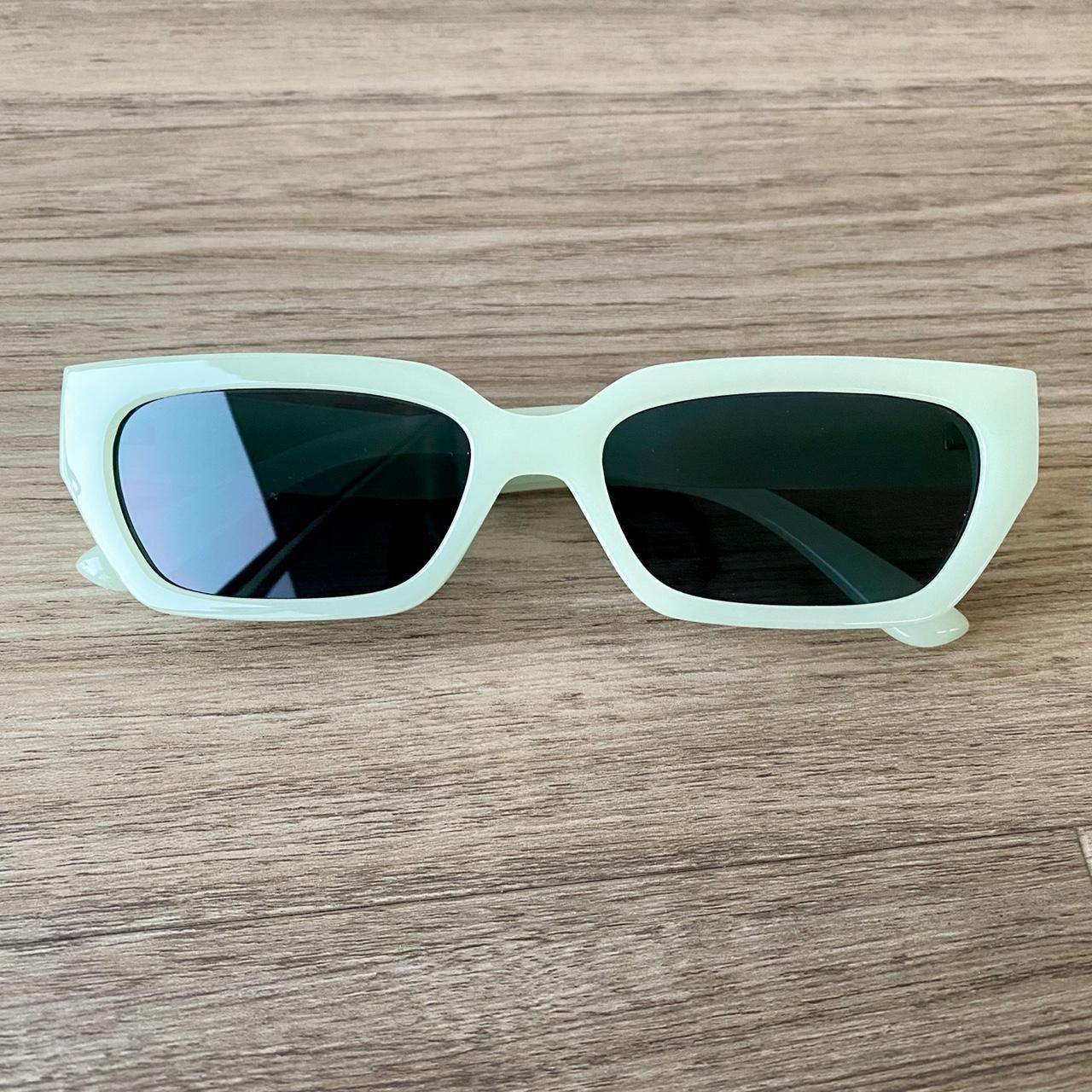 urban outfitters green sunglasses