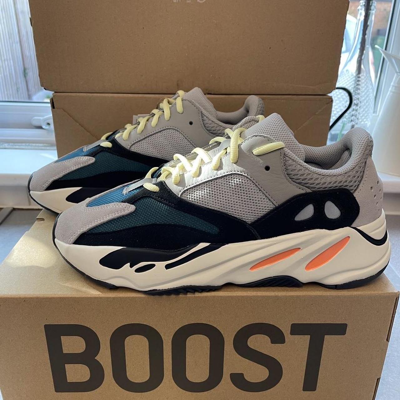 yeezy wave runner 700 size 9