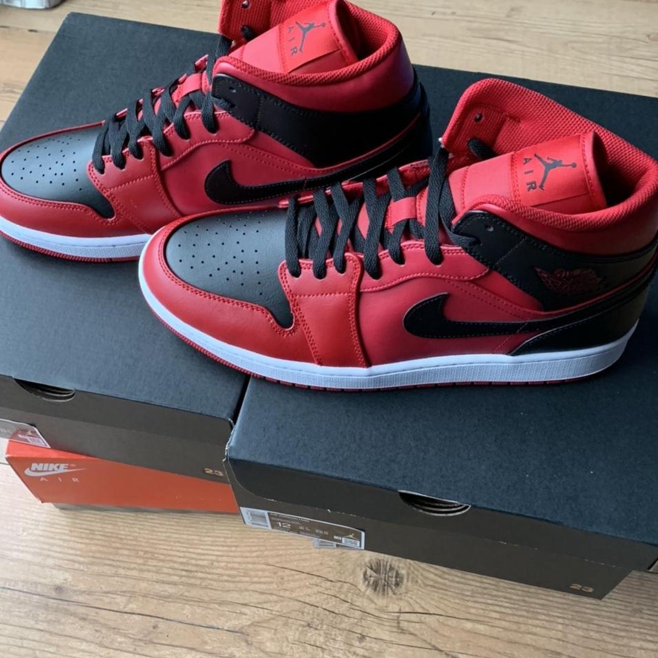 Nike Air Jordan 1 Mid Reverse Bred (554724-660) Size | Depop Nike Air Jordan 1 Mid Reverse Bred (554724-660) Size | Depop