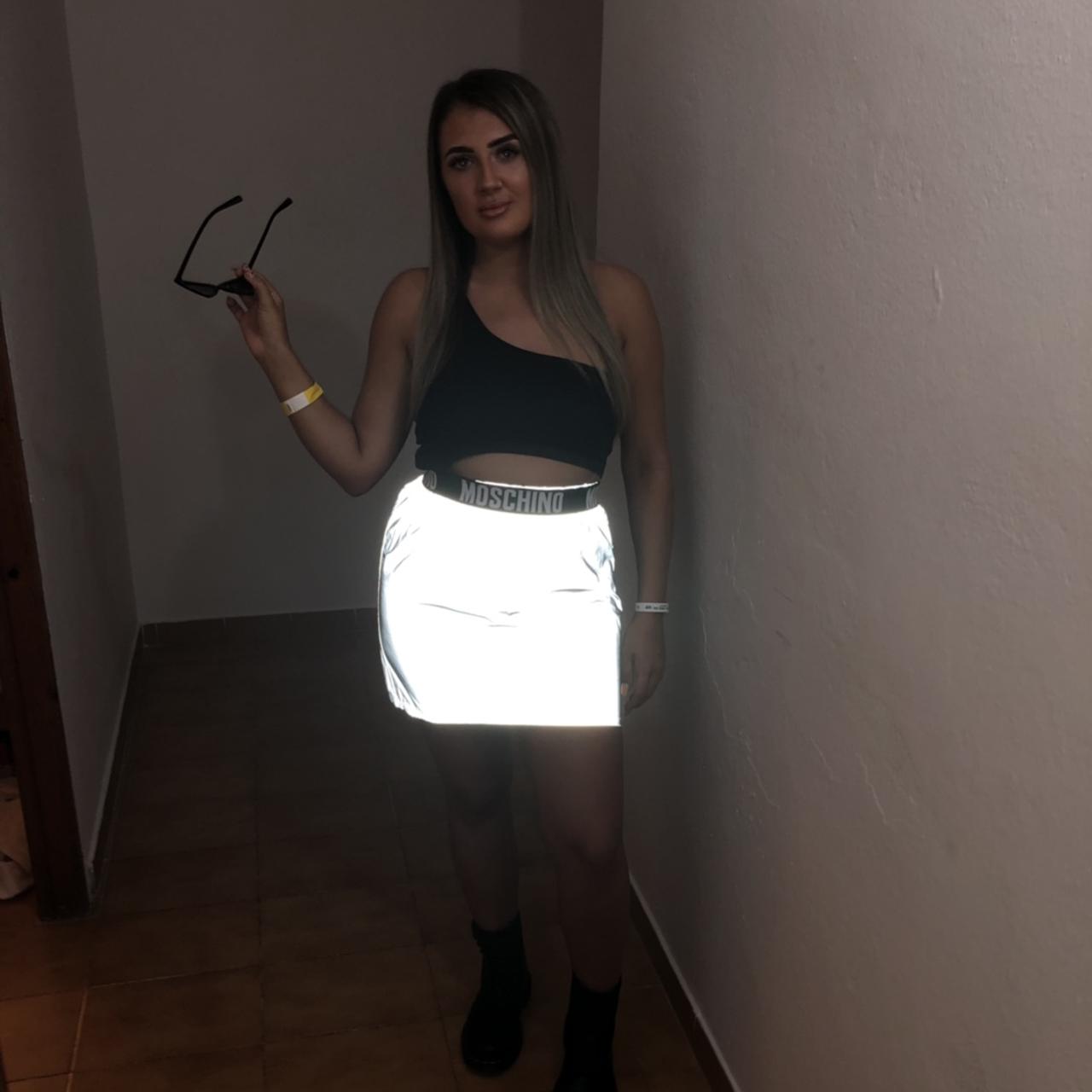 Grey reflective outlet skirt