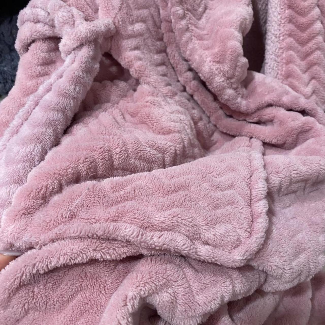 Pink bath robe - Depop