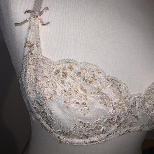 Cream and gold lace bra 34c vintage £18 never worn - Depop