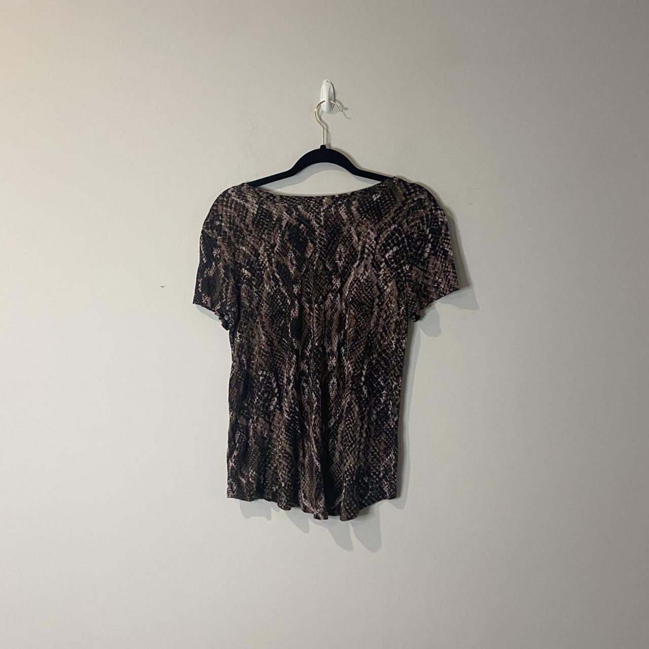 Maurices Women's T-shirt | Depop