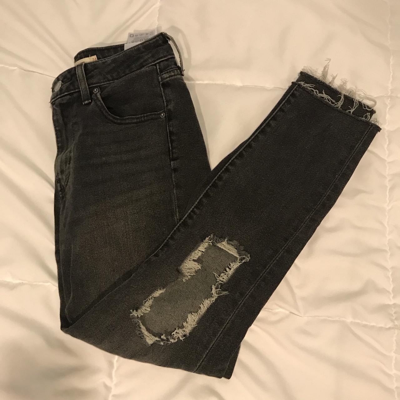 Levi's Women's Black and White Jeans | Depop