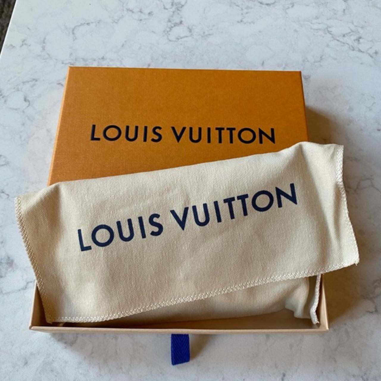 Louis Vuitton M82149 Capucines Compact Maxi Wallet , Orange, One Size