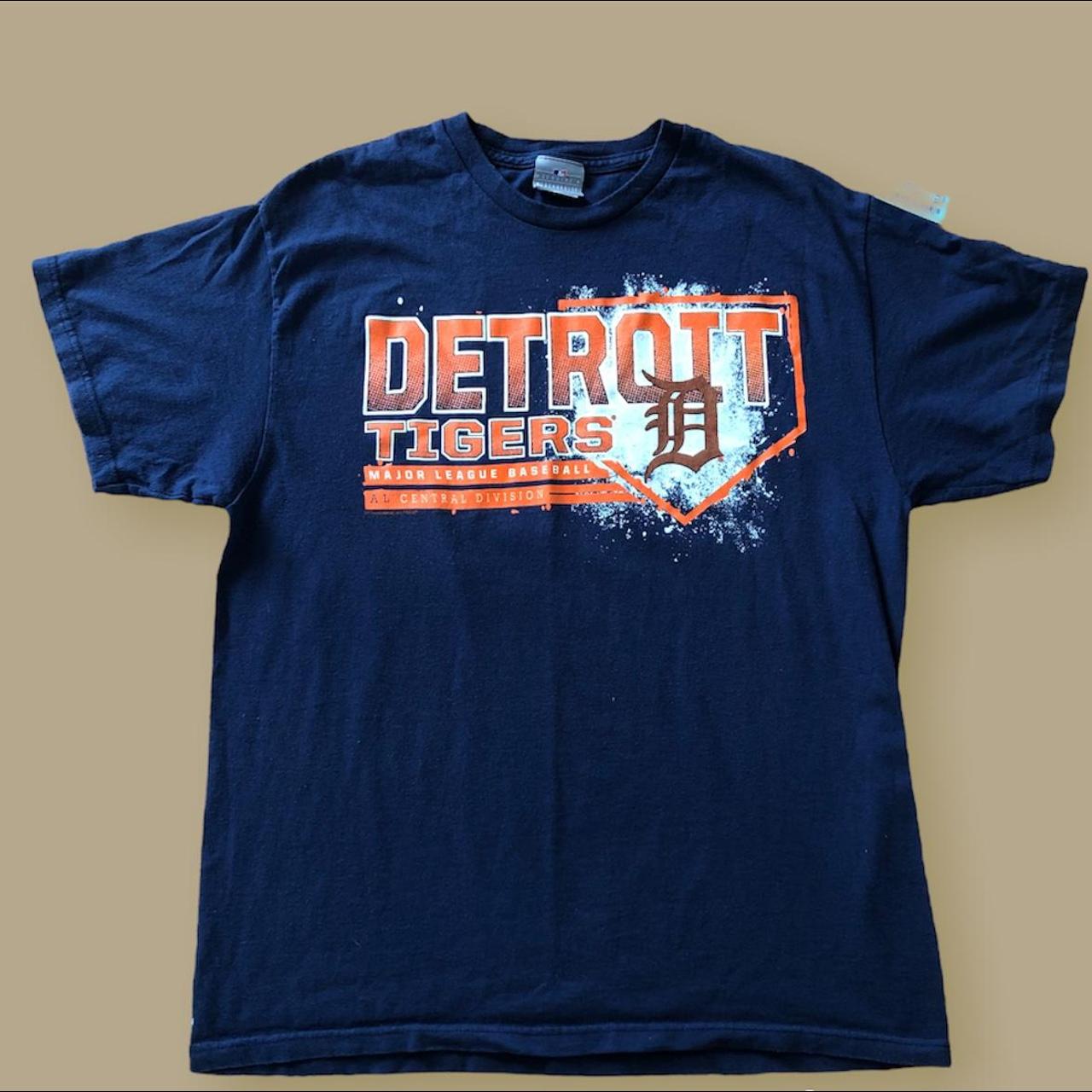 Reclaimed Vintage Men's Navy and Orange Tshirt Depop