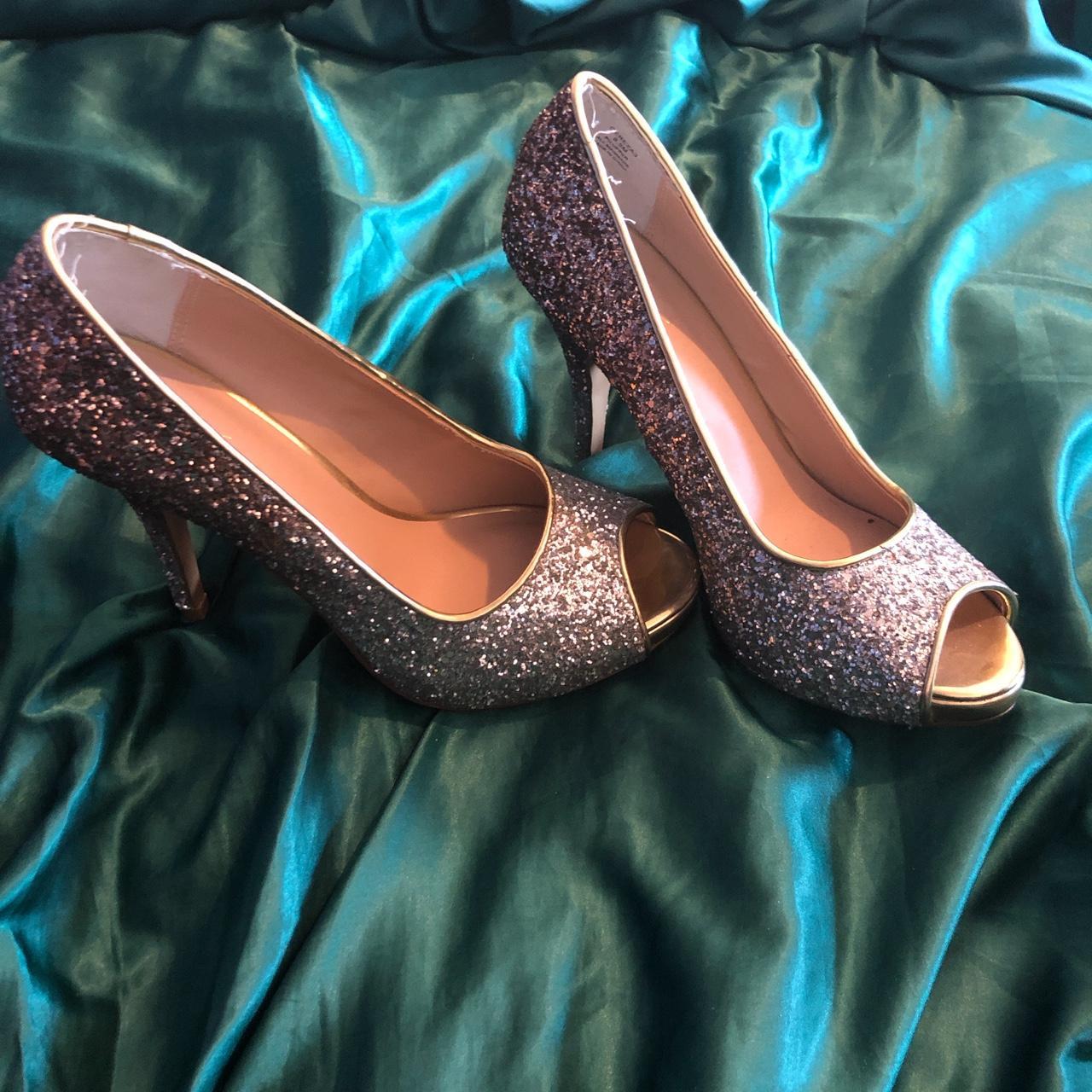 Thalia Sodi Women's Gold and Tan Courts | Depop