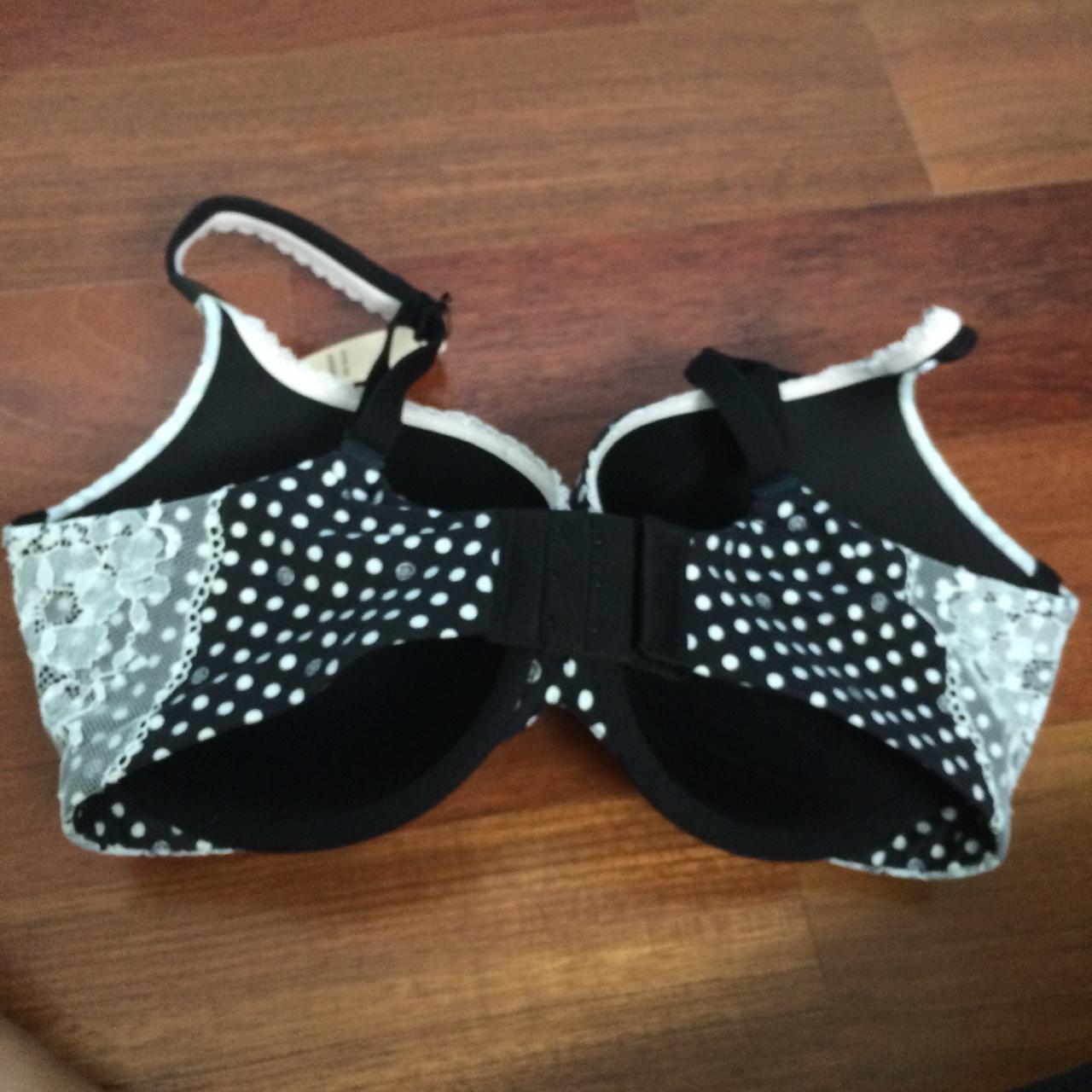Brand new Victoria's Secret bra size 34DDD it has - Depop