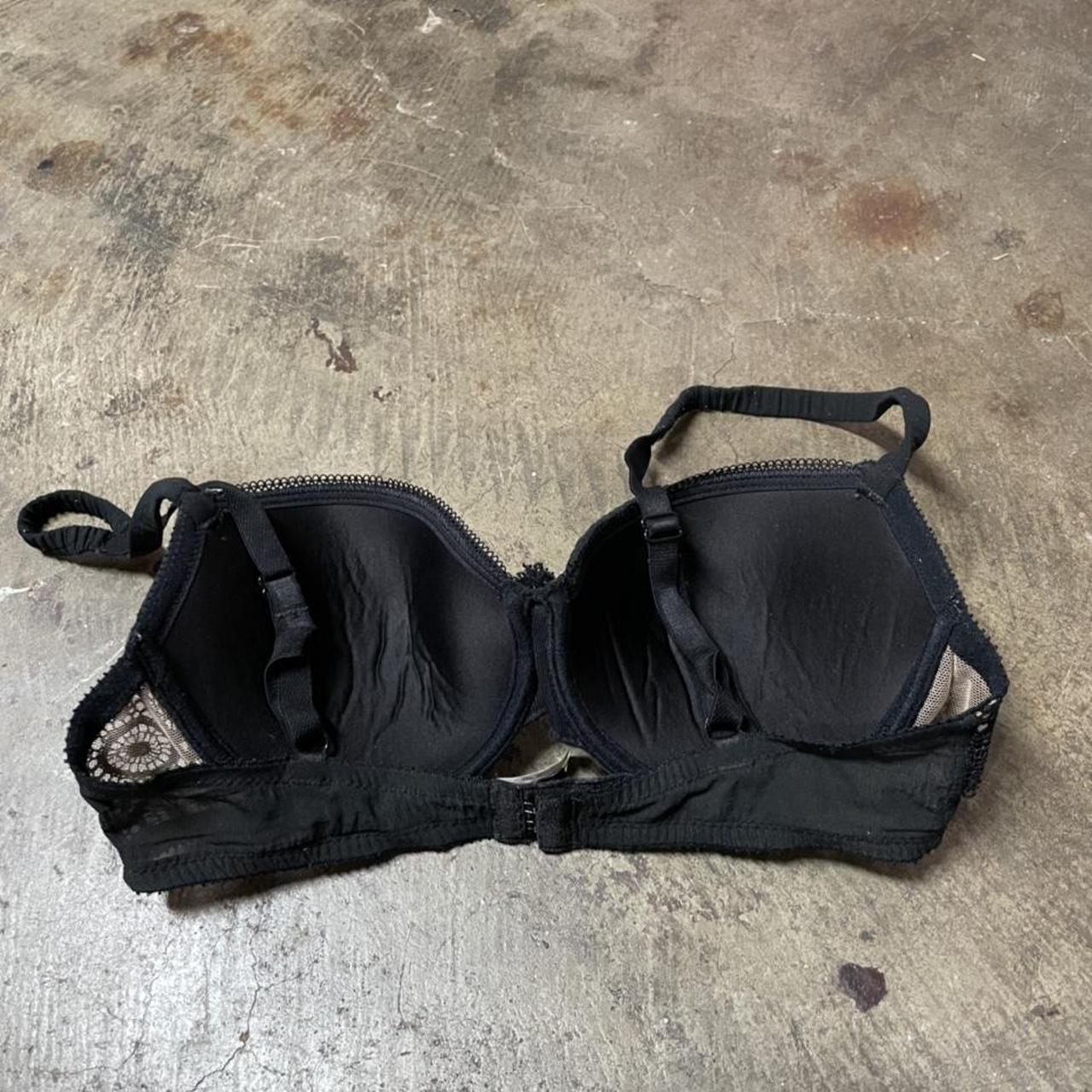 CHANTELLE BRA Chantelle early 2000s bra! Size 32D.... Depop