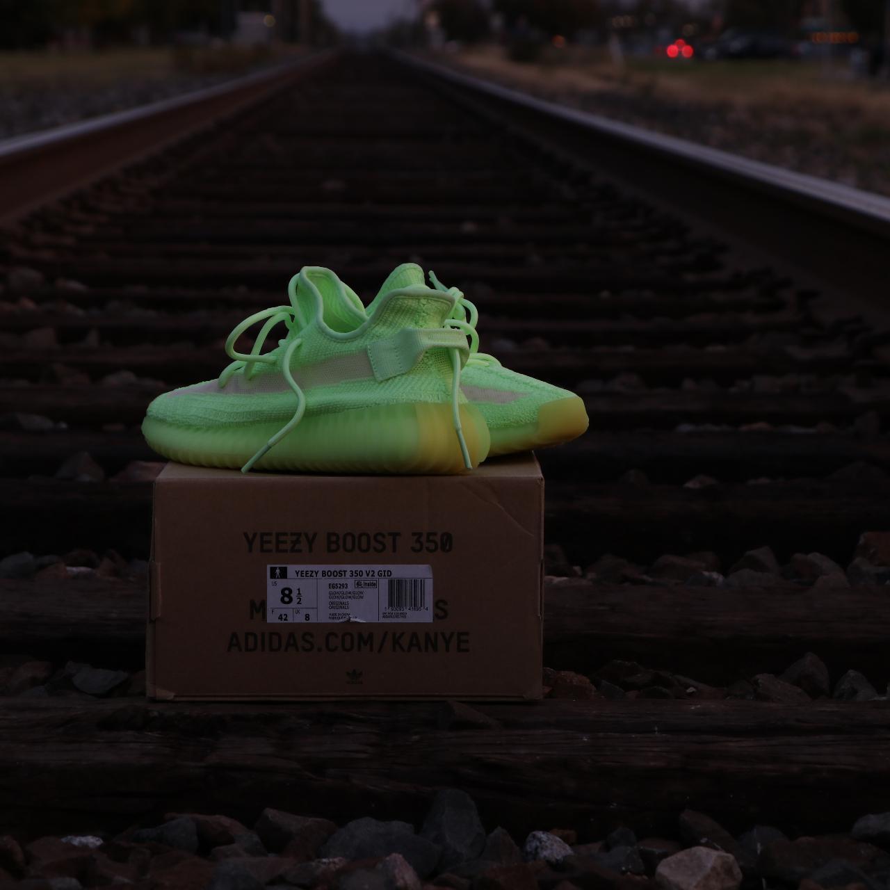 yeezy 350 gid glow