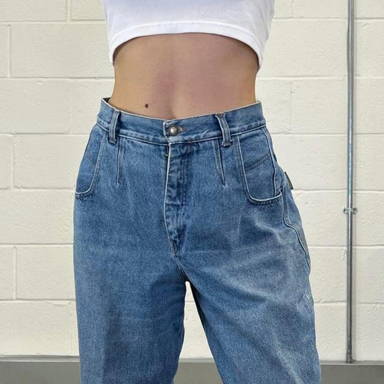 Vintage mom jeans. Waist 34 inches inseam 28 inches - Depop