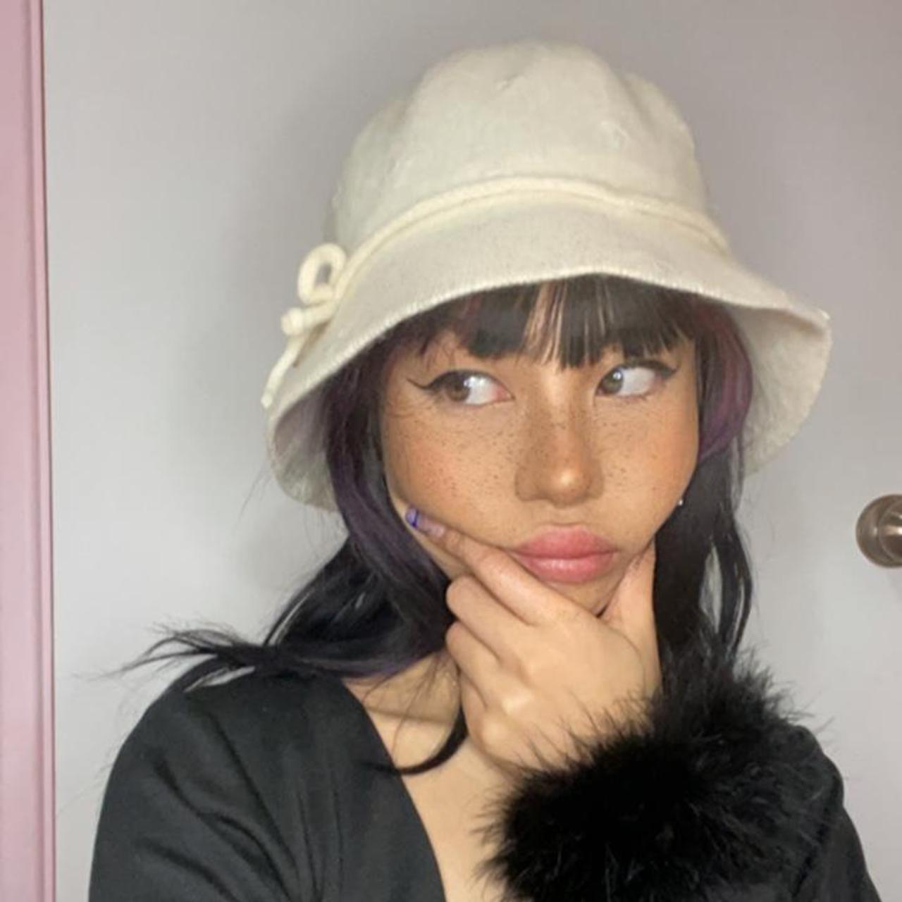 WHITE FLOWER KNIT BUCKET HAT beautiful vintage... Depop