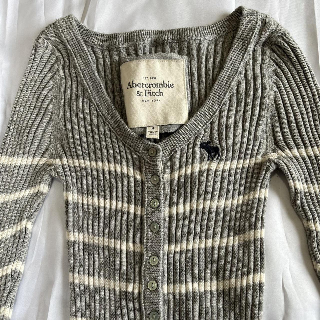 Abercrombie & Fitch Women's Grey and White Jumper | Depop