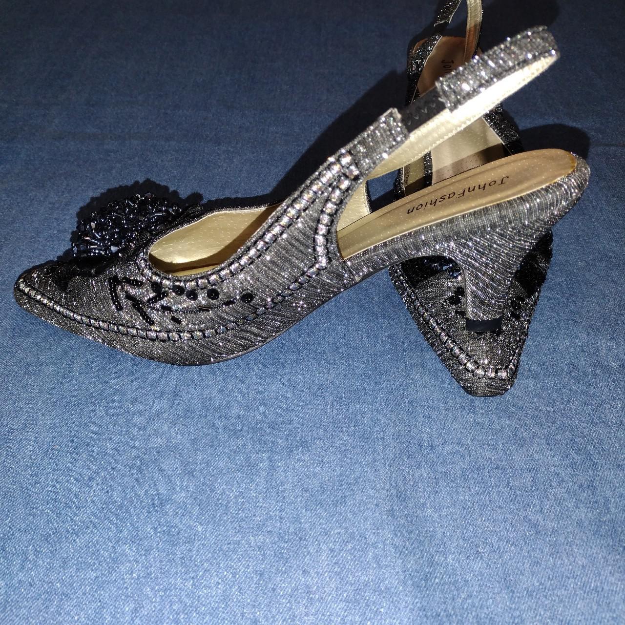 These pointy 2 inch high heel size 9 black dress... - Depop