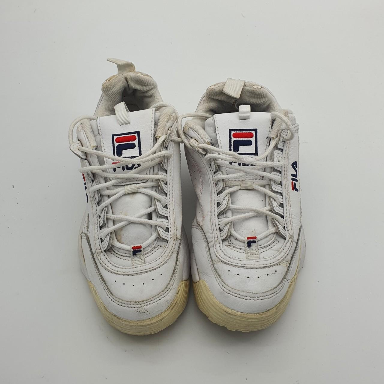 FILA LOW TRAINER UNISEX WHITE UK6.5 //... - Depop