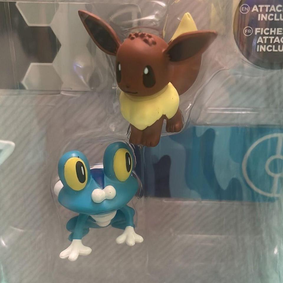 Brand new sealed Pokemon X and Y Froakie Vs Eevee