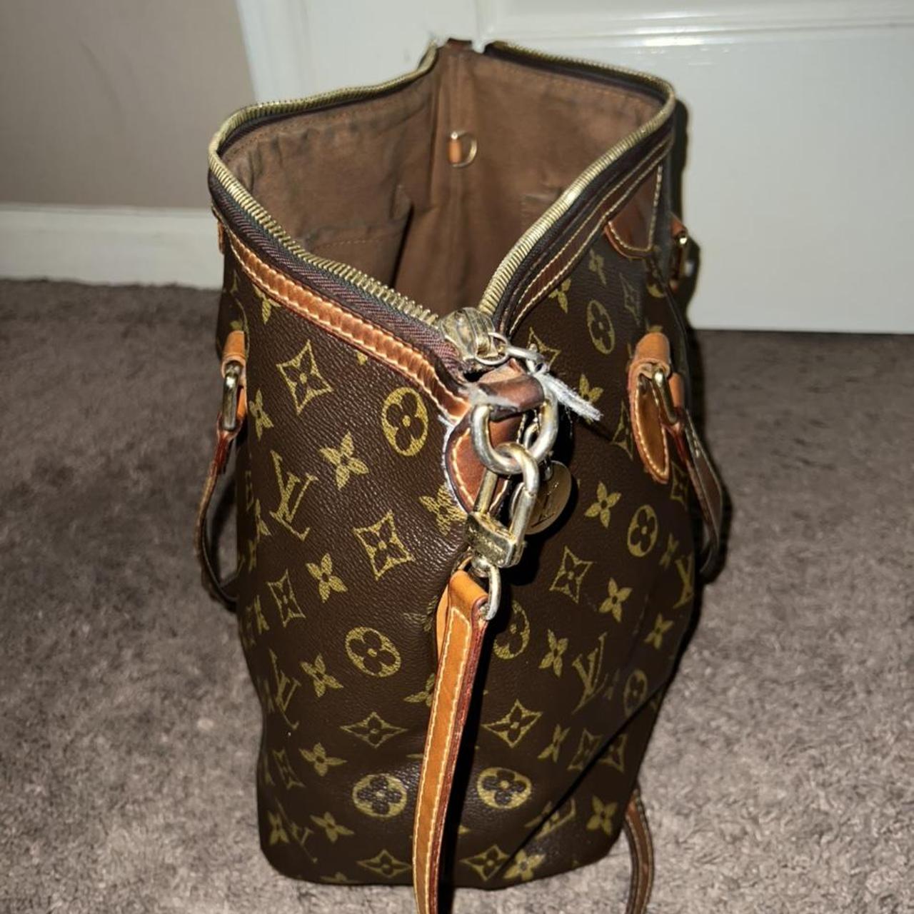 Louis Vuitton purse Authentic Has been used few - Depop