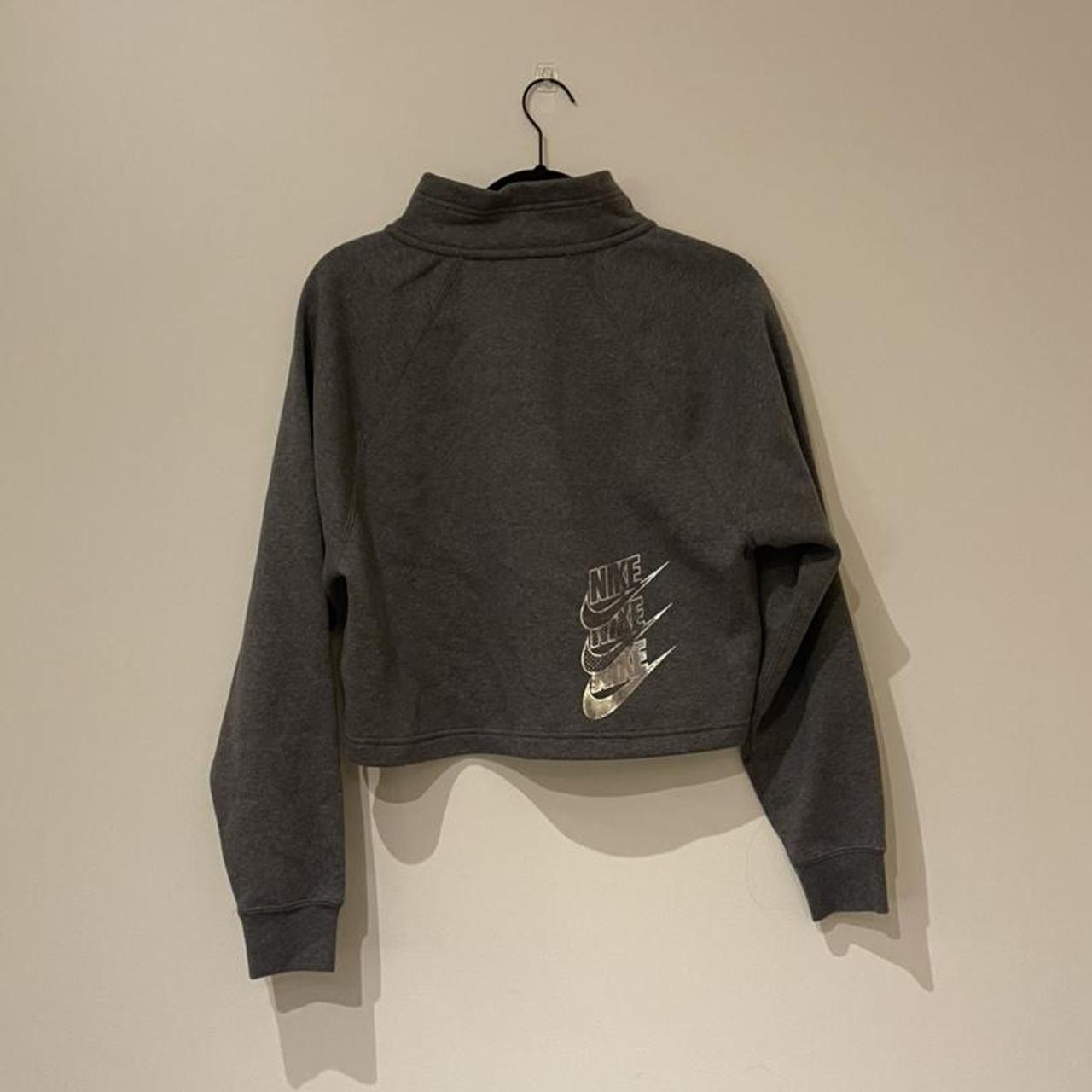womens grey nike shirt
