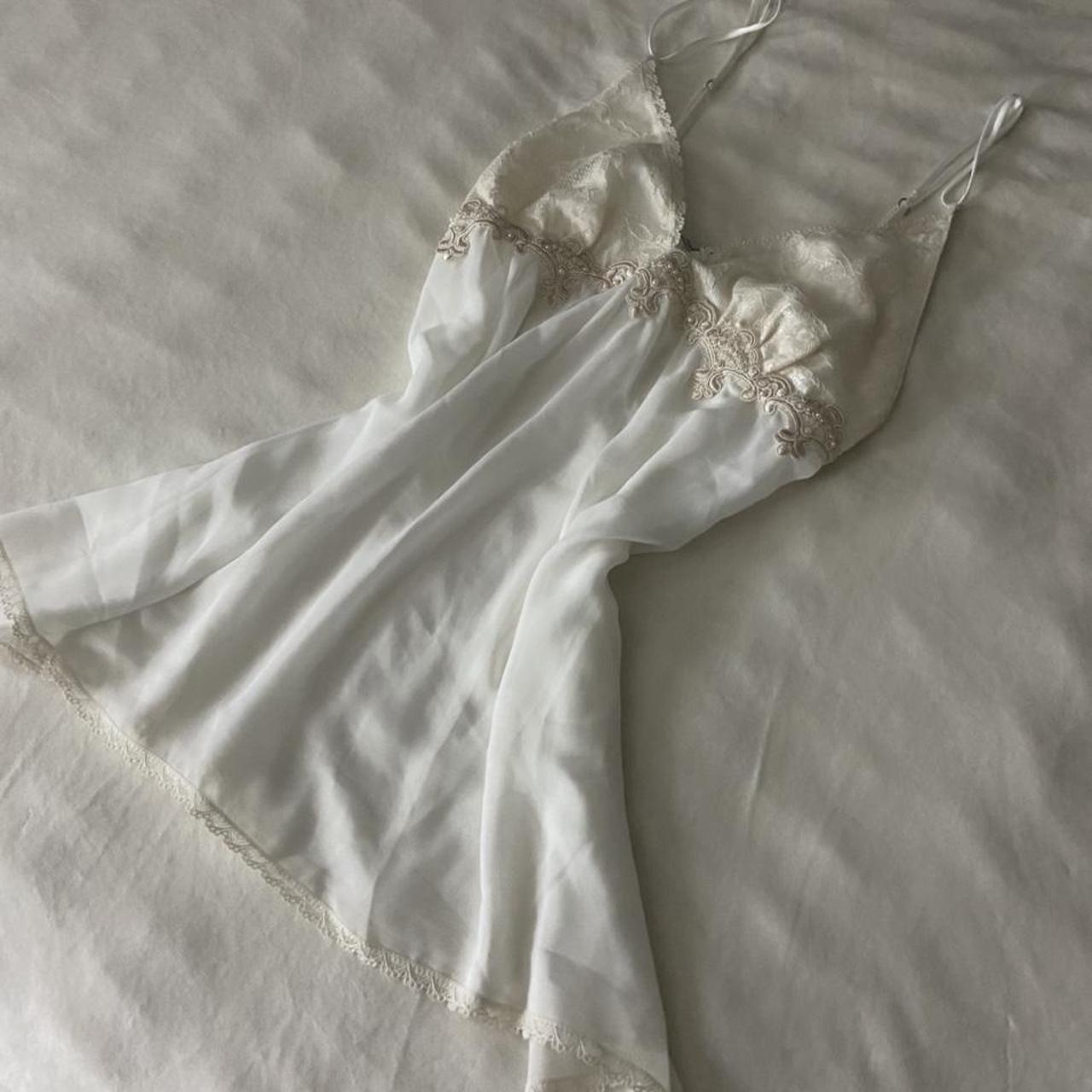 Linea Donatella Women's White and Cream Vest (3)
