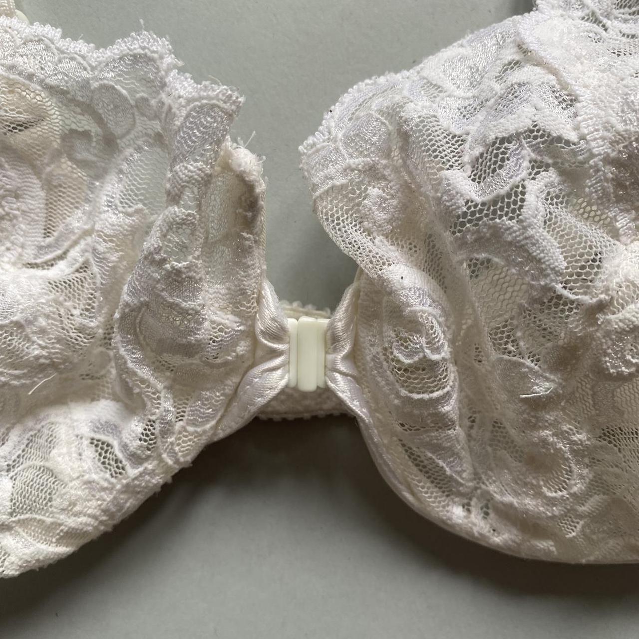 Christian Dior bra White lace Clasps in the... - Depop