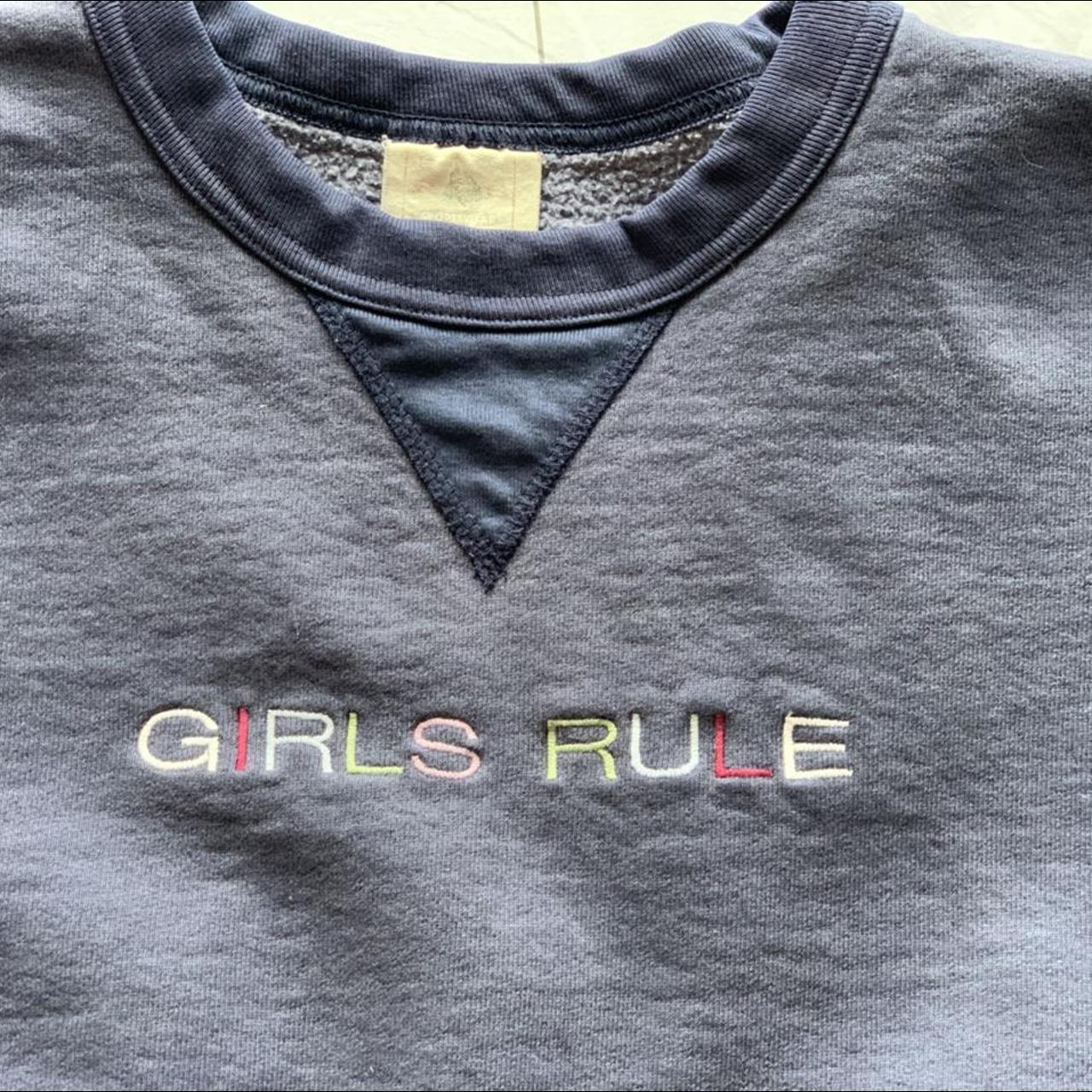 🚺 GIRLS RULE vintage embroidered short-sleeve... - Depop