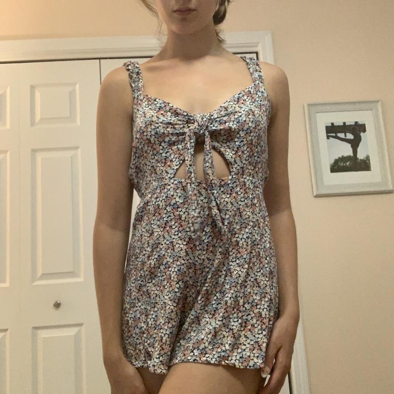 Product Image 1 - floral romper 

so so so