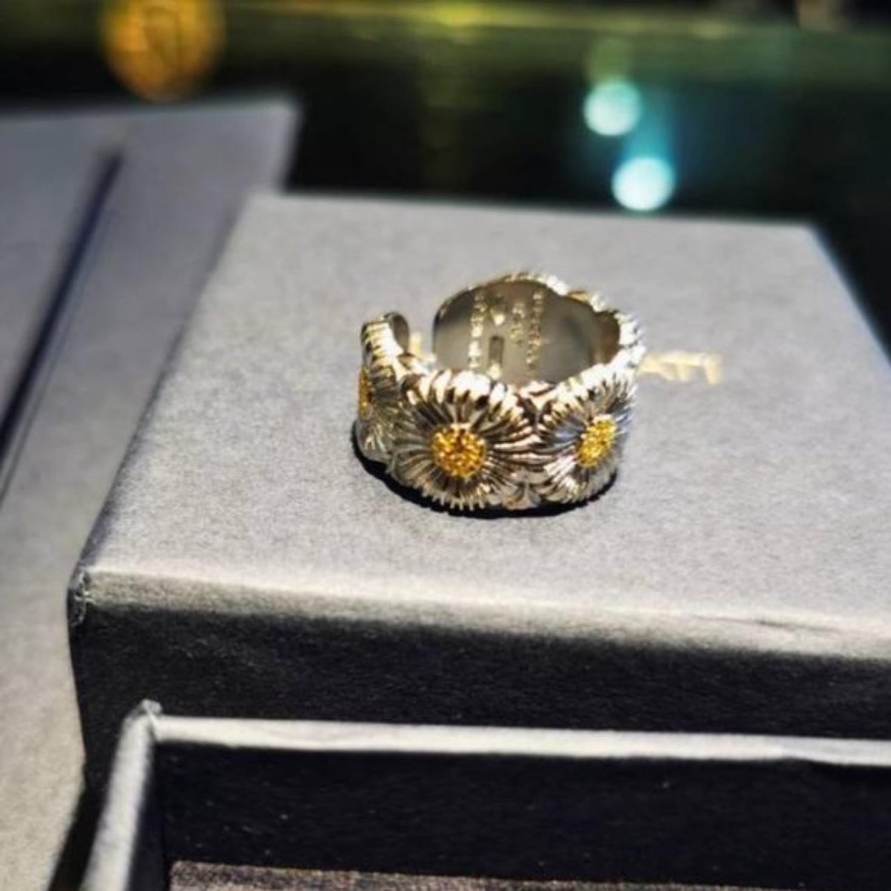 Buccellati daisy discount eternelle ring