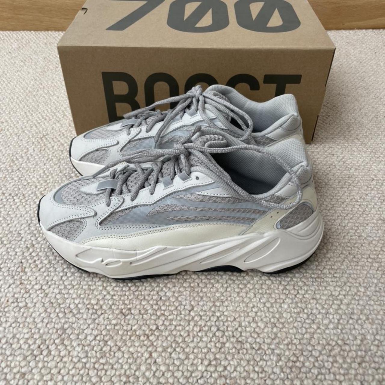 yeezy 700s static