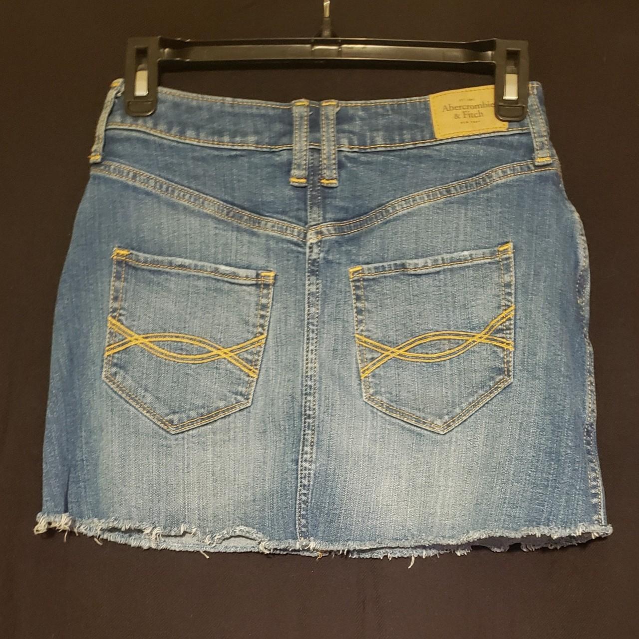 Abercrombie & Fitch Women's Blue and Yellow Skirt (2)