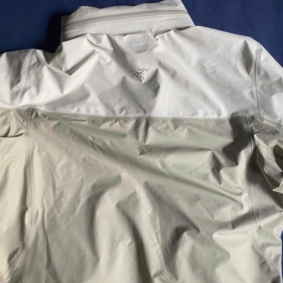 Arc'teryx Men's White Jacket | Depop