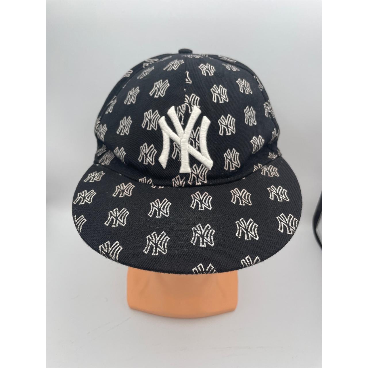 X MLB New York Yankees logo bucket hat