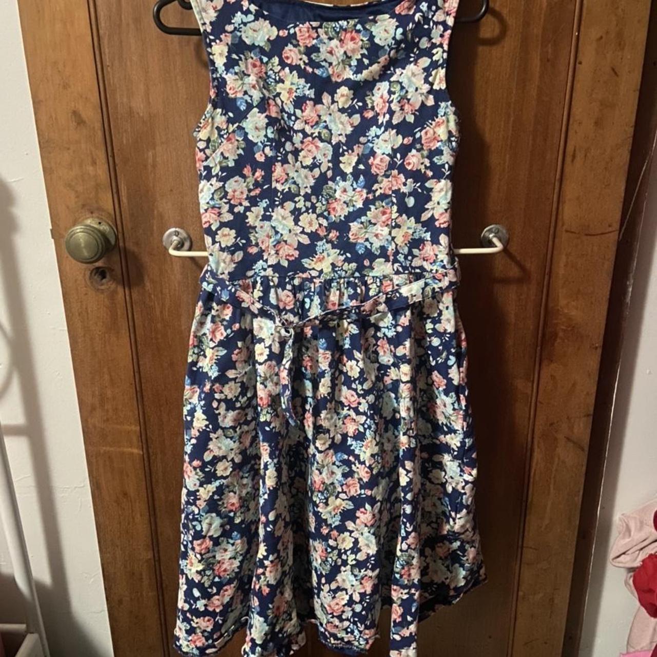 Floral vintage style dress with matching fabric... - Depop