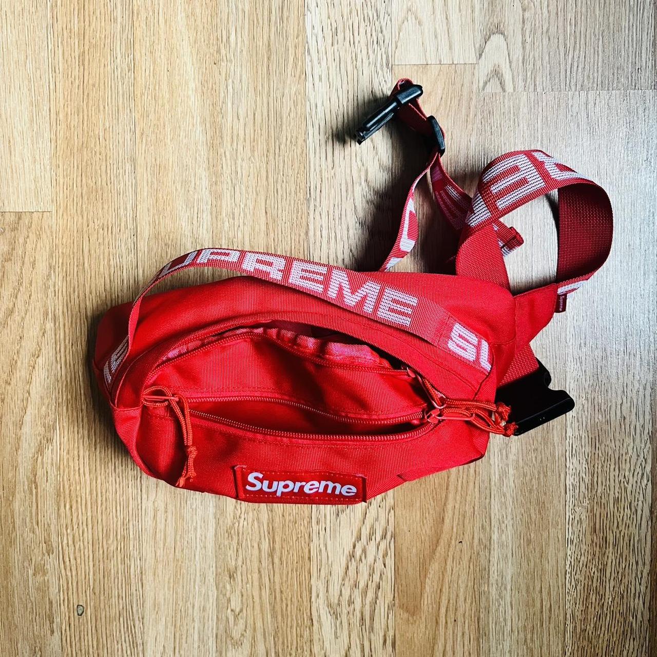 Supreme fanny 2025 pack red