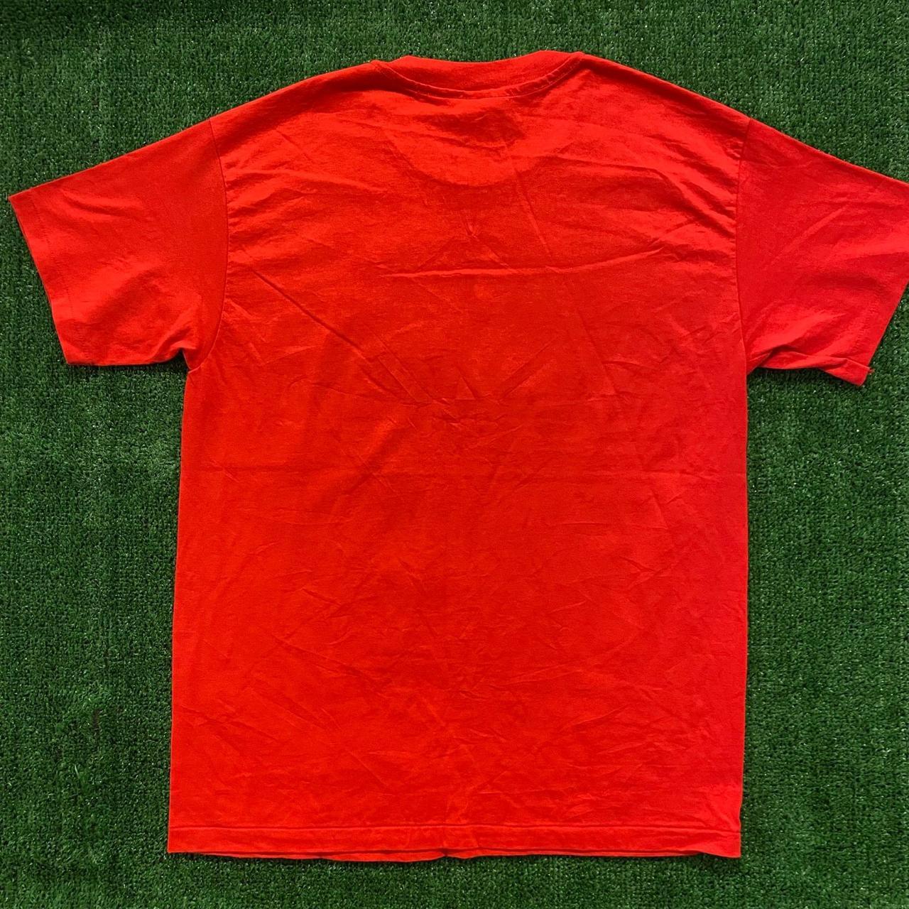 I bought this supreme x hanes t for 20 euro from a resell shop. But the  hanes tag is red and I don't see it. Is the shirt legit? : r/LegitCheck