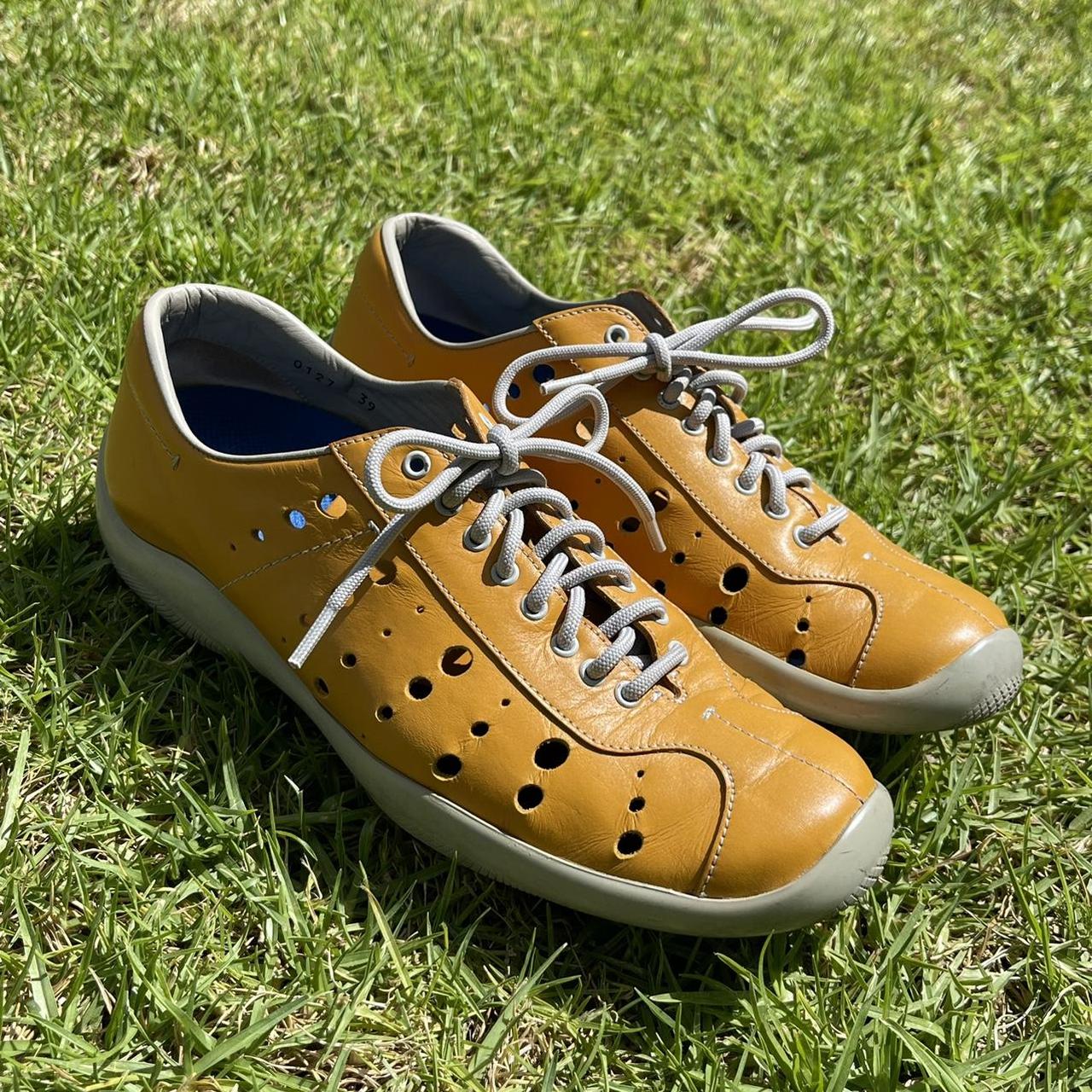 PRADA　オルゴール　（非売品） PRADA Vitello Soft Metal Triangle Logo Womens Edge Low Top