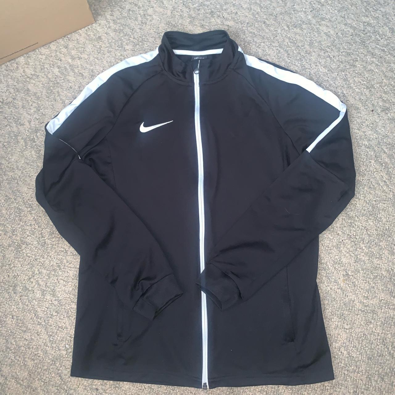 Nike Men's Black and White Jacket | Depop