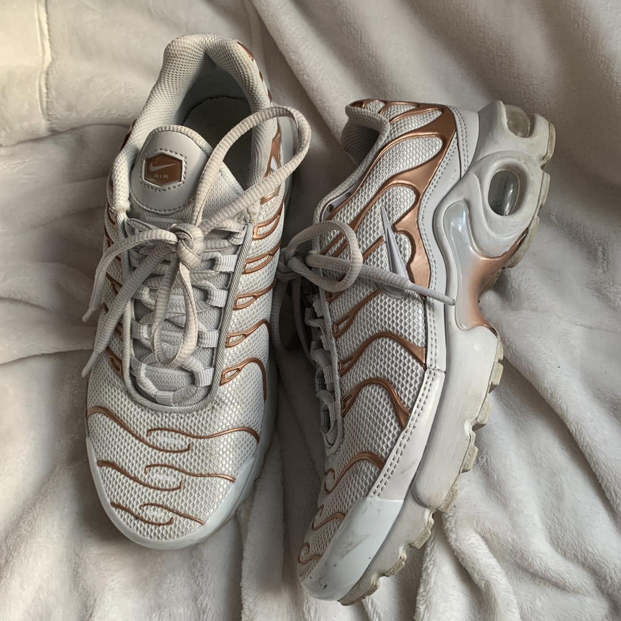 nike tn gold white