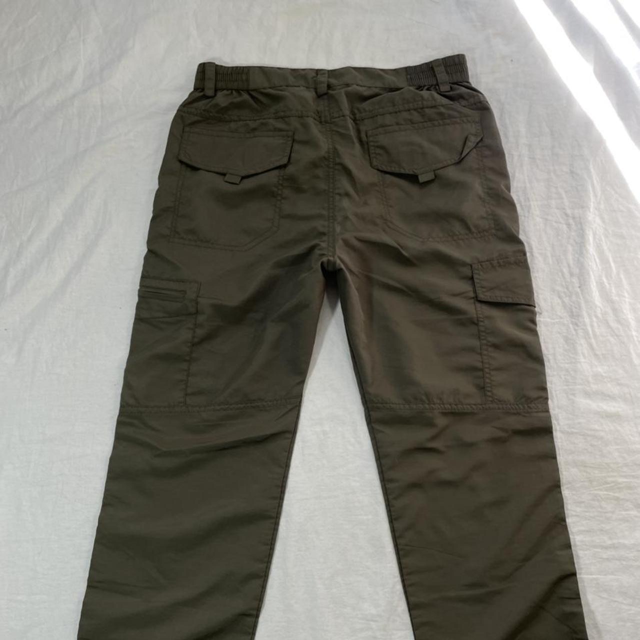 Army Green Cargo Pants -The waist has some stretch... - Depop