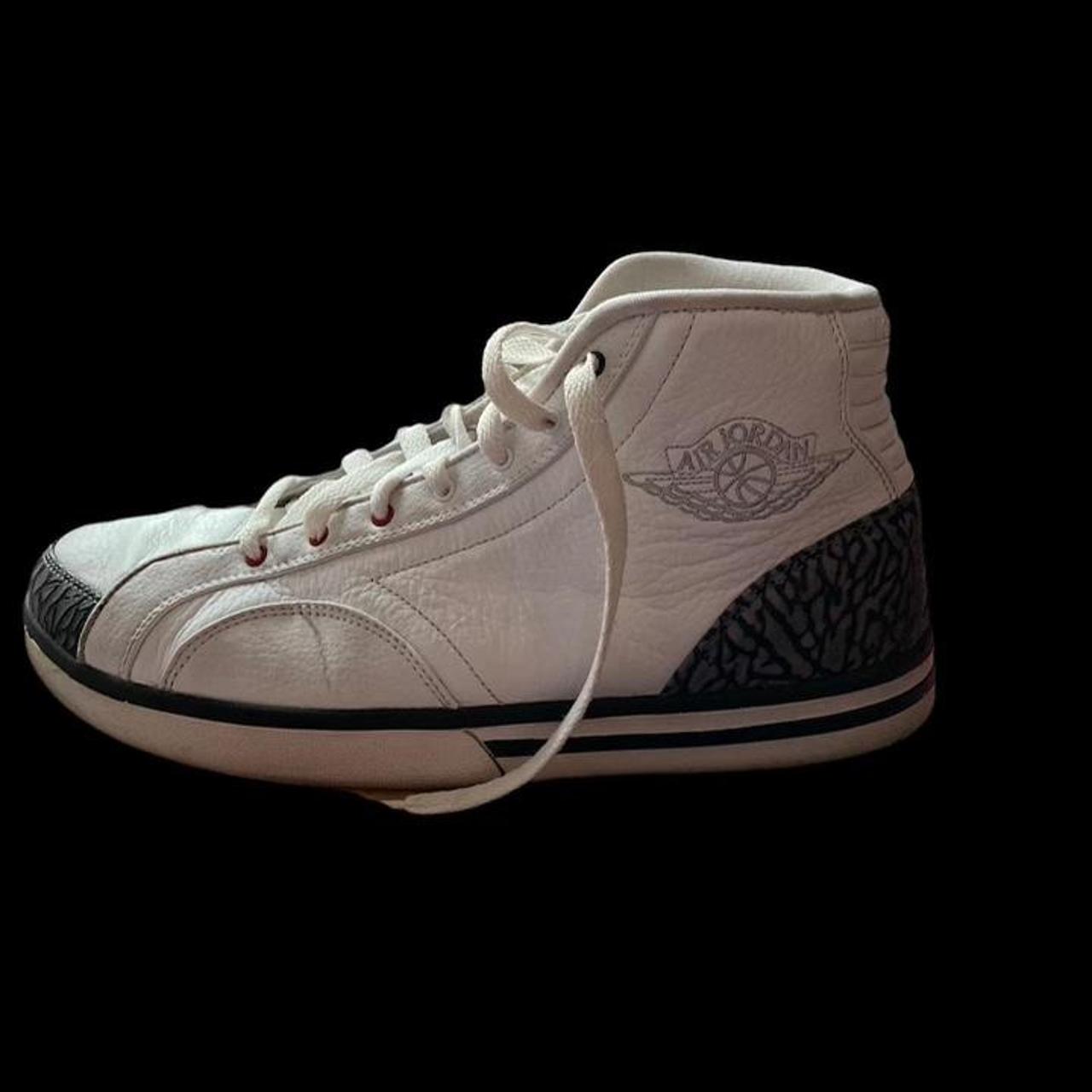 jordan phly legend white