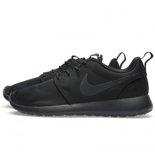 All black deals nike roshe run