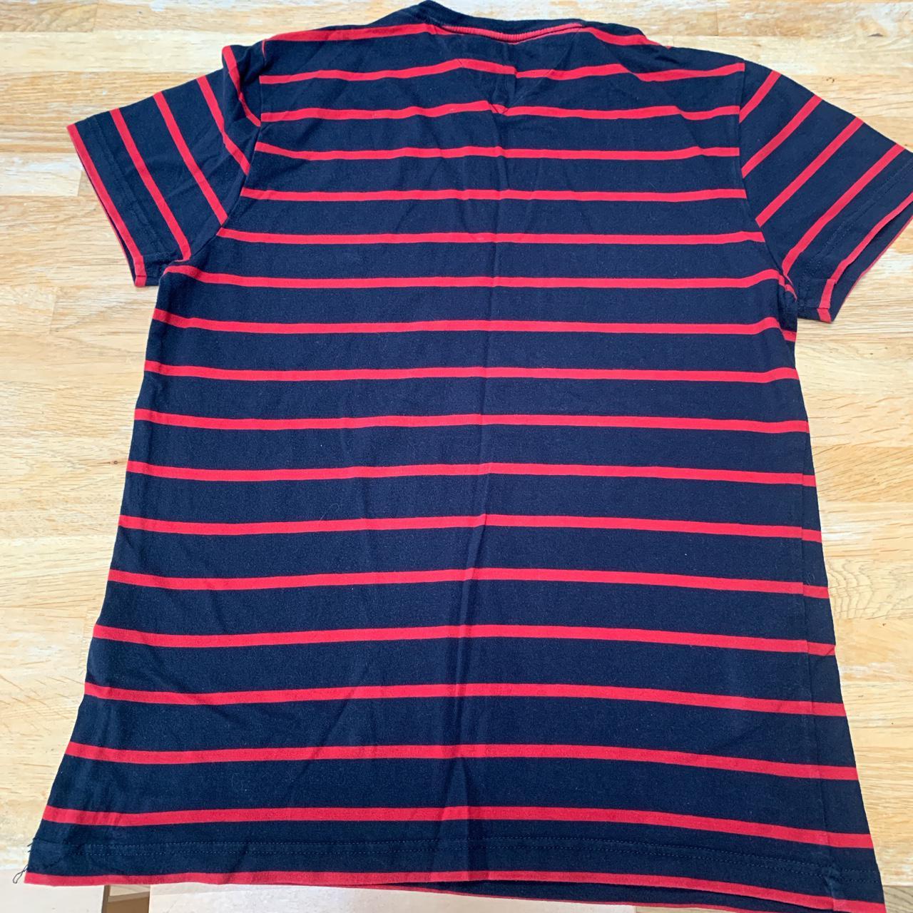 Tommy Hilfiger Men's Navy T-shirt | Depop