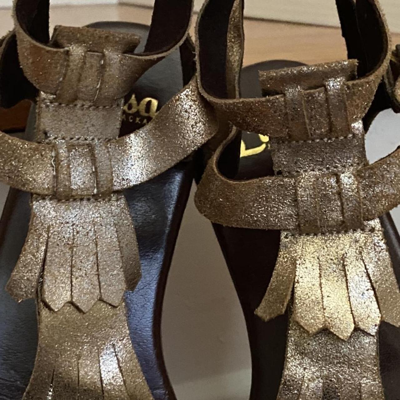alice + olivia Women's Gold and Silver Sandals Depop