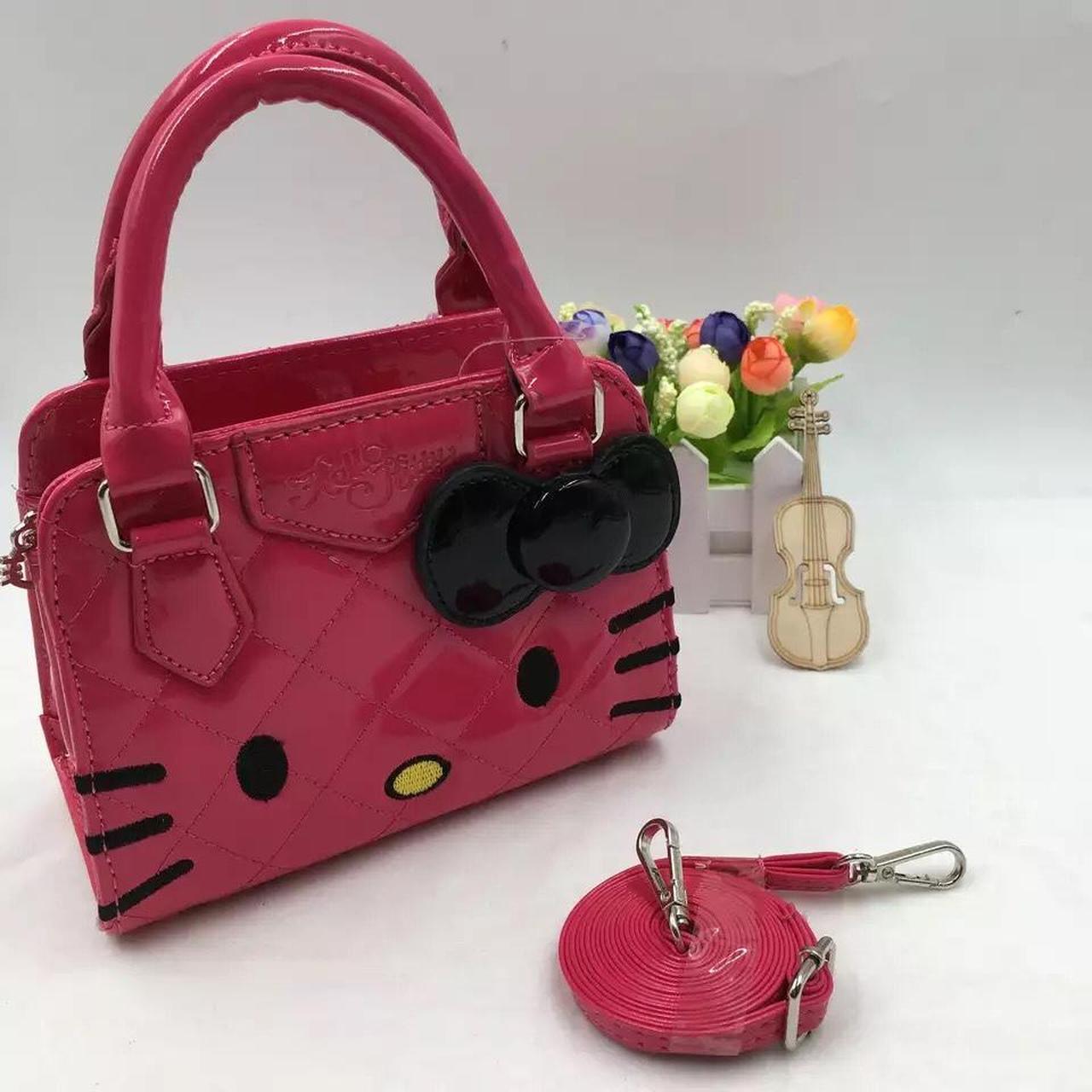 Pricing help on this 2004 hello kitty NWT shoulder purse? I can't find the  exact purse anywhere, thanks! : r/Depop