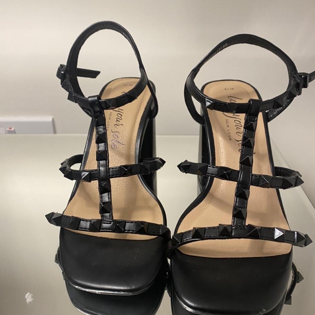 New Look Women's Black Sandals | Depop